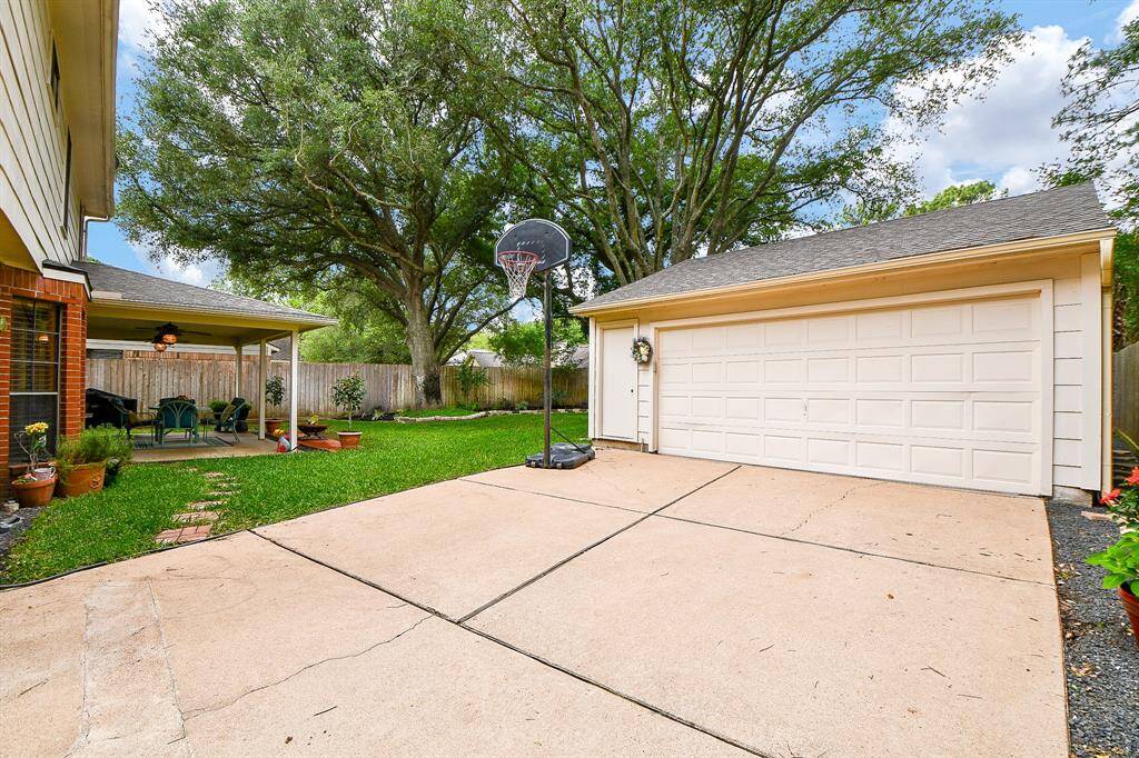 Large double car driveway