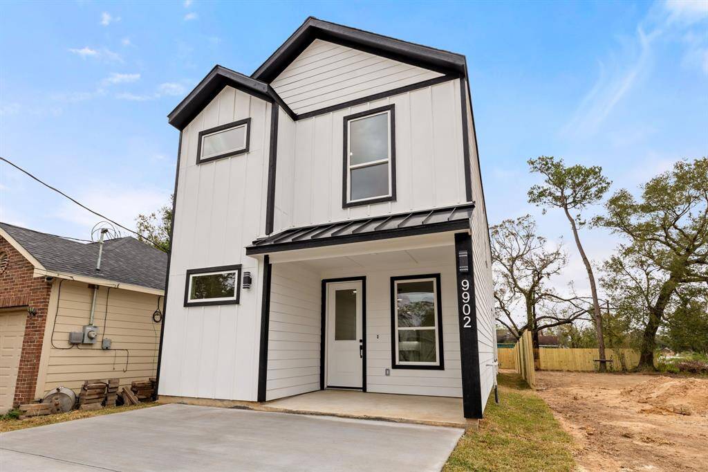 Charming curb appeal. Welcome home to Melbourne Place, a modern and stylish neighborhood with all the amenities you need.