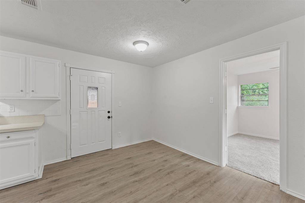 Cozy breakfast nook, perfect for morning coffee and casual dining.