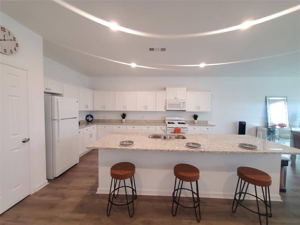 Large kitchen with plenty of cabinets