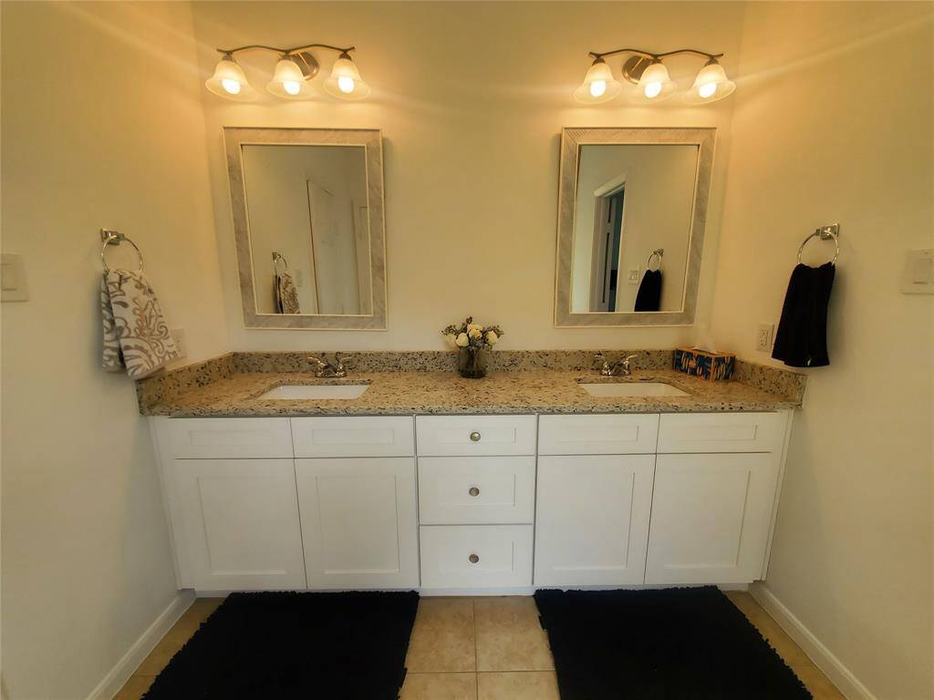 Master bathroom w/two sinks