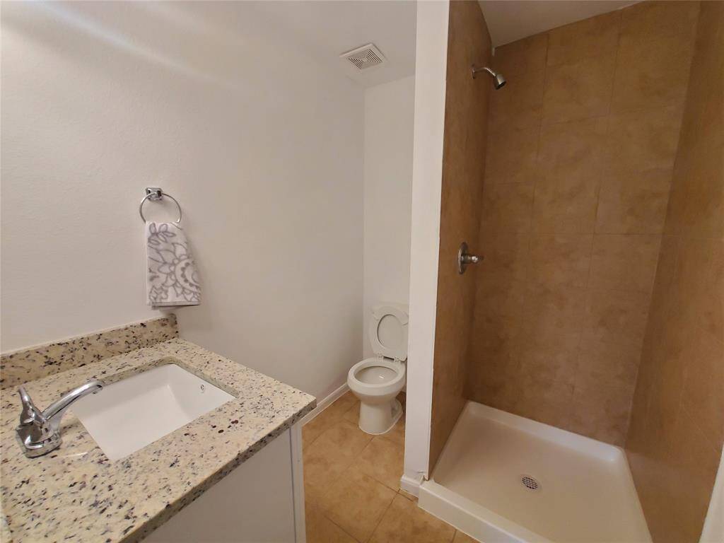 Second bathroom w/standing shower