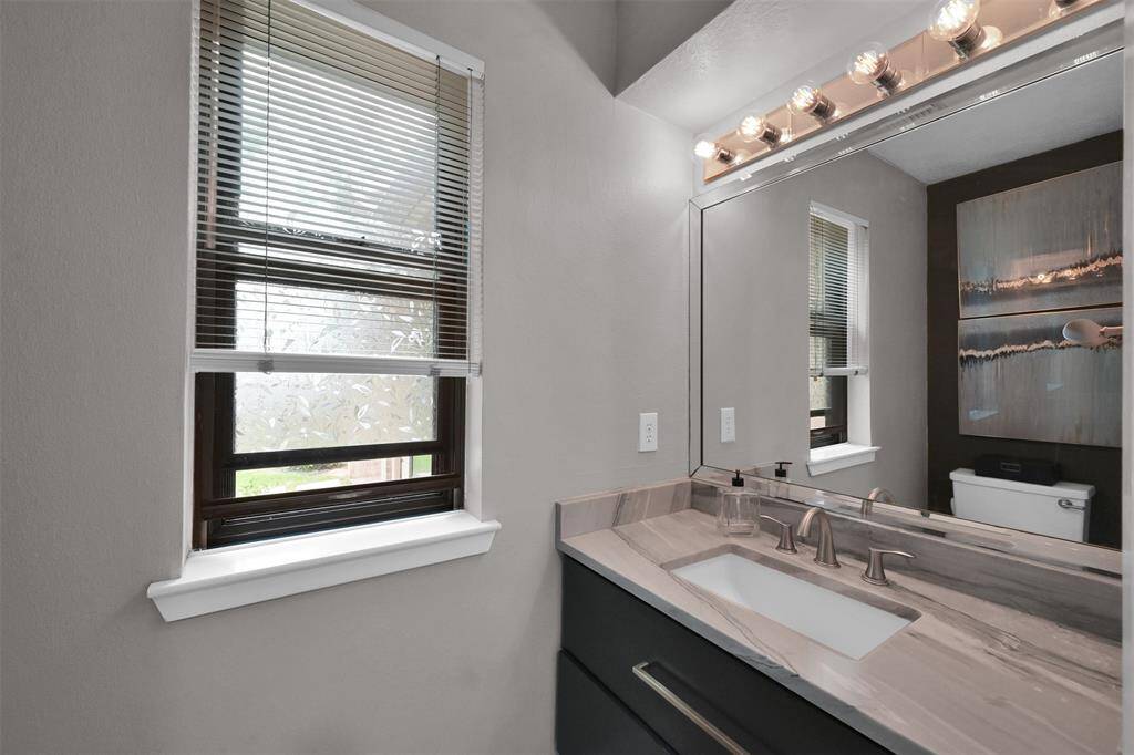 1/2 Bath