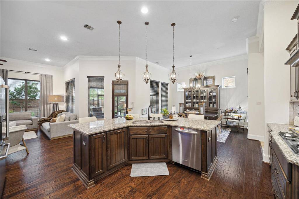 Plenty of space on this oversized island with counter-height breakfast seating.
