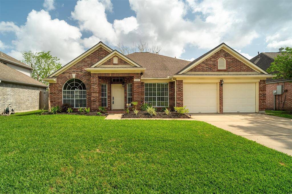 WELCOME HOME!!! 2102 CANDLEWOOD