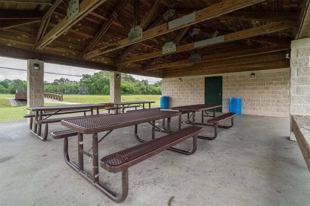 NEIGHBORHOOD PICNIC AREA