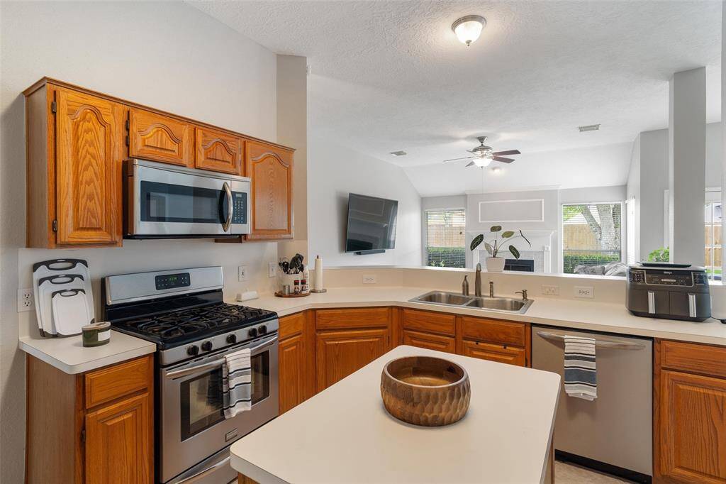 OPEN KITCHEN WITH HIGH CEILINGS, FRESH PAINT