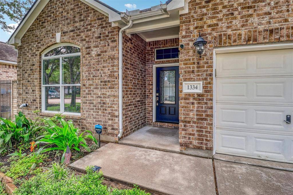Additional exterior features include gleaming windows, a beautifully landscaped pathway with stone edging, an elegant coach light to illuminate the walkway, and gutters for added convenience. Step through the glass leaded front door and discover the wonderful features that await inside.