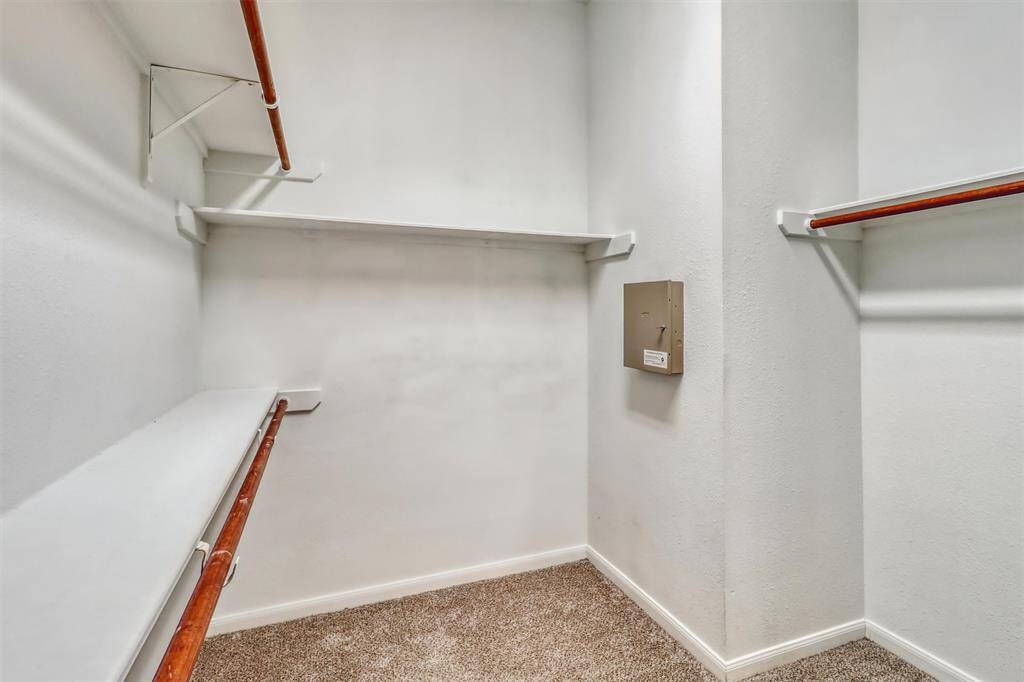 Wow! This fabulous closet boasts plush carpeting, built-in shelving that surrounds the perimeter, and ample hanging racks, offering exceptional storage and organization for your wardrobe.
