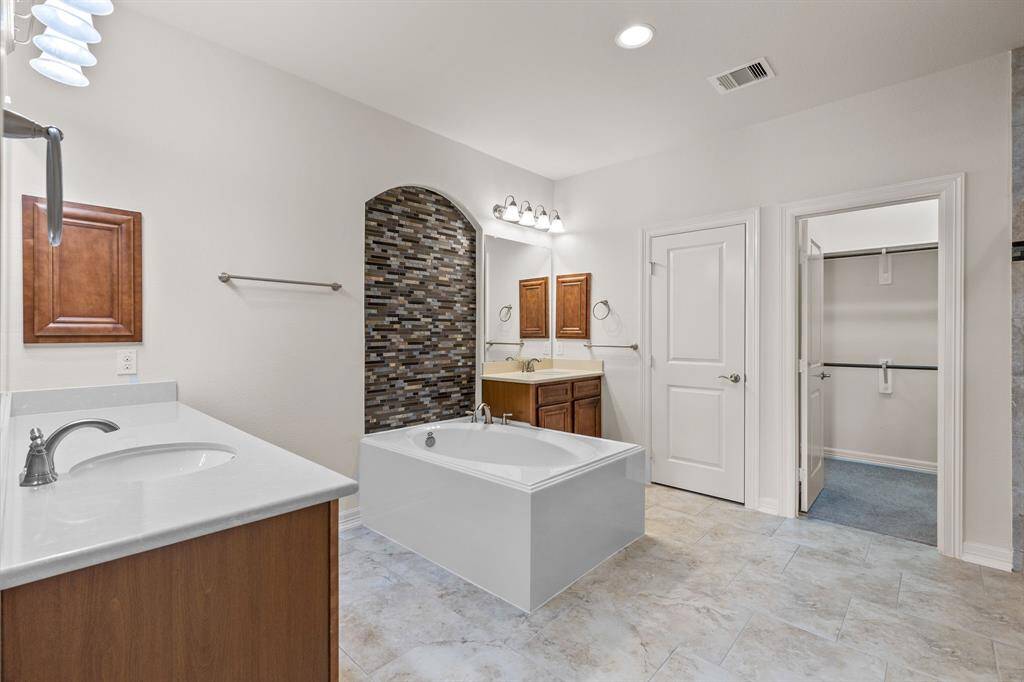 Primary Bath, with walk in closet and shower, huge soaker tub, Double sinks/vanities