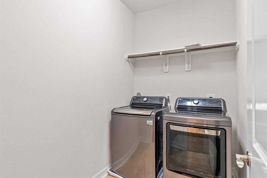 2nd Floor, Laundry Room, Washer/Dryer included