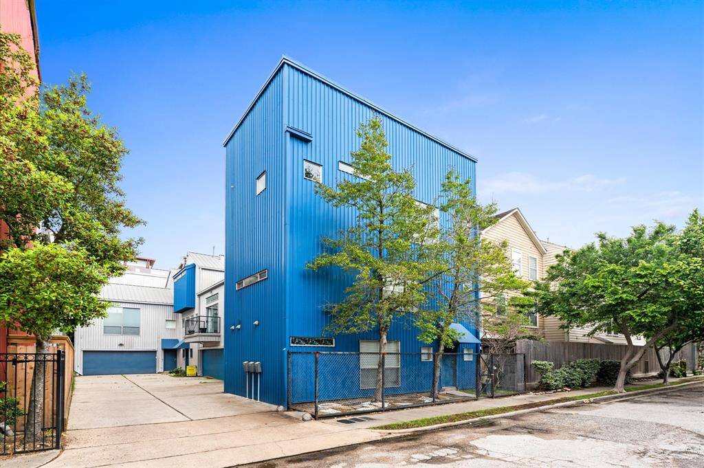 Midtown living — vibrant and highly walkable!