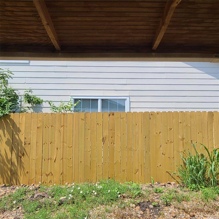 Nice new fencing for privacy & easy yard mtce