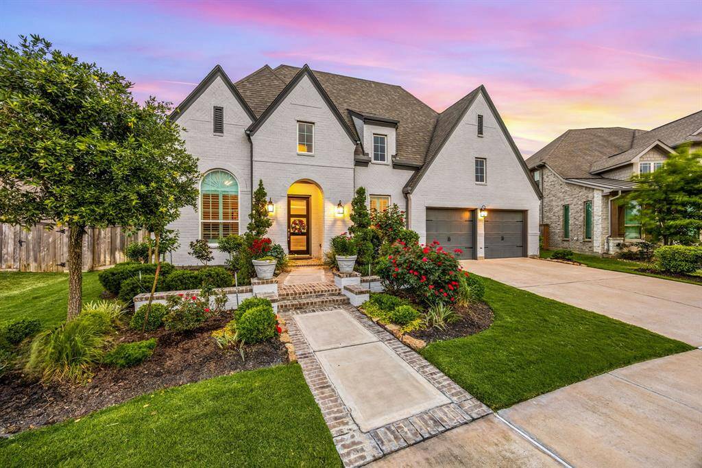 This home has lush, manicured landscaping both in the front and in the backyard with Bermuda grass for easy maintenance. Great elevation, complete with a 3-car garage. The home was recently painted on the exterior and interior. Pay attention to the details as we take a look inside.