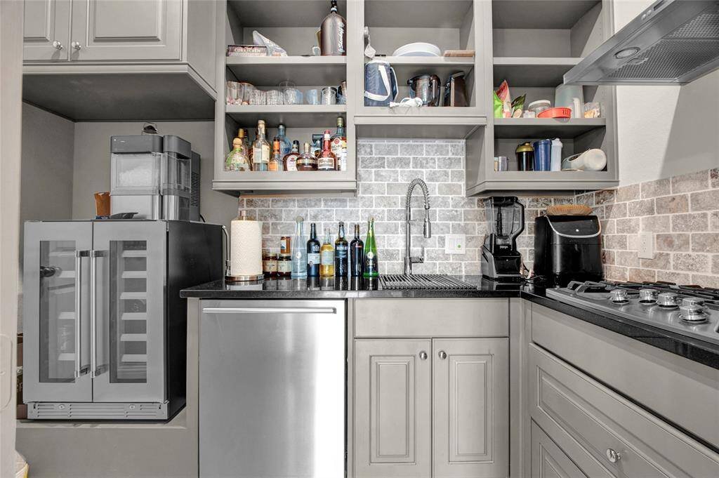 This efficient prep kitchen, located just off the main kitchen, offers unmatched functionality and convenience.