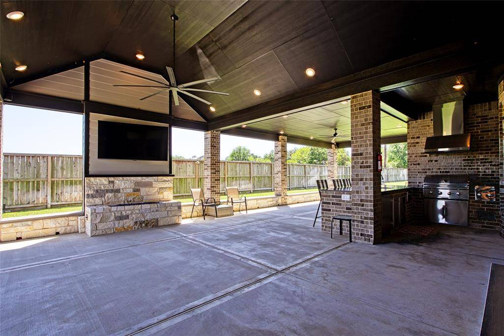 Expansive covered patio perfect for outdoor entertaining.