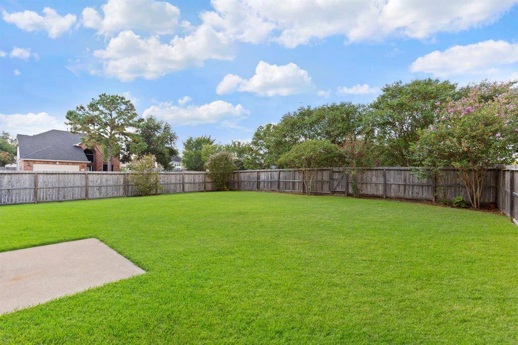 Look at this enormous backyard at your disposal!