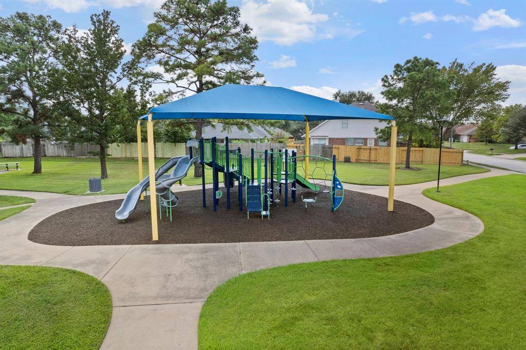 This neighborhood is equipped with sidewalks and playgrounds.