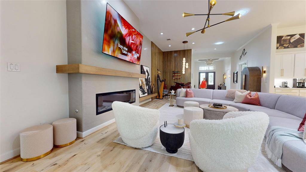Expansive island. Plenty of kitchen storage