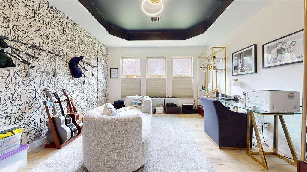 Accent color on the ceiling