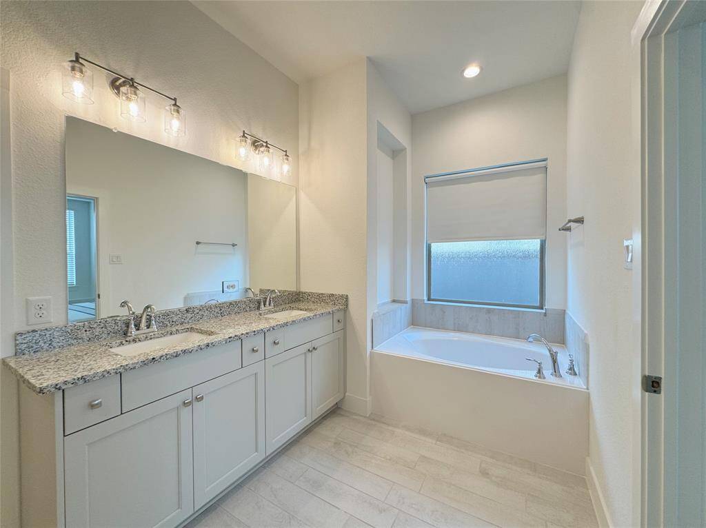 Primary Bathroom with Shower and Tub Combo