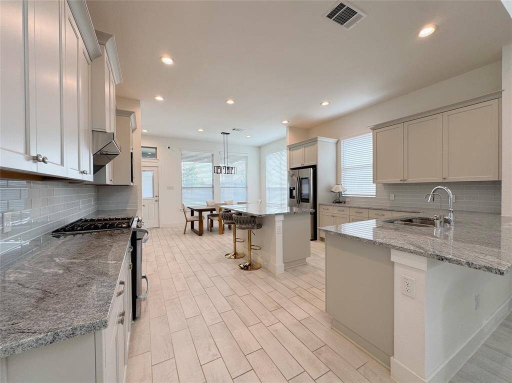 Kitchen with plenty of Countertop Space
