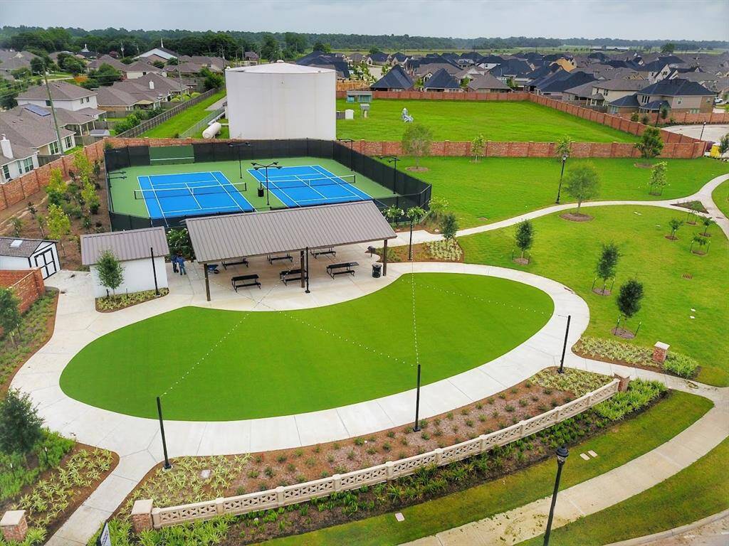 Tennis courts, event space, walking trails & kids playgrounds, dog ark - Canine Cove & more!