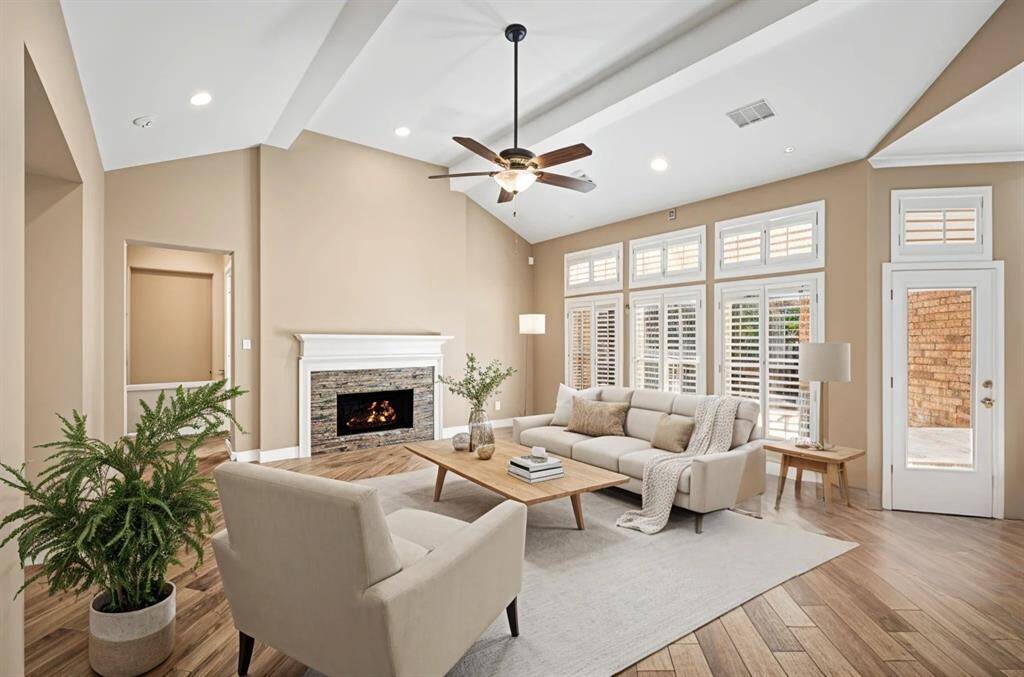 ***Vitually staged to show the rooms potential when furnitures are added***