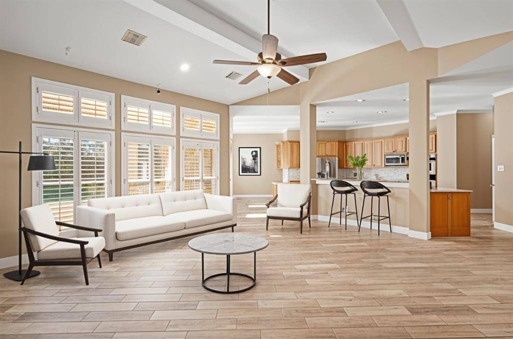***Vitually staged to show the rooms potential when furnitures are added***