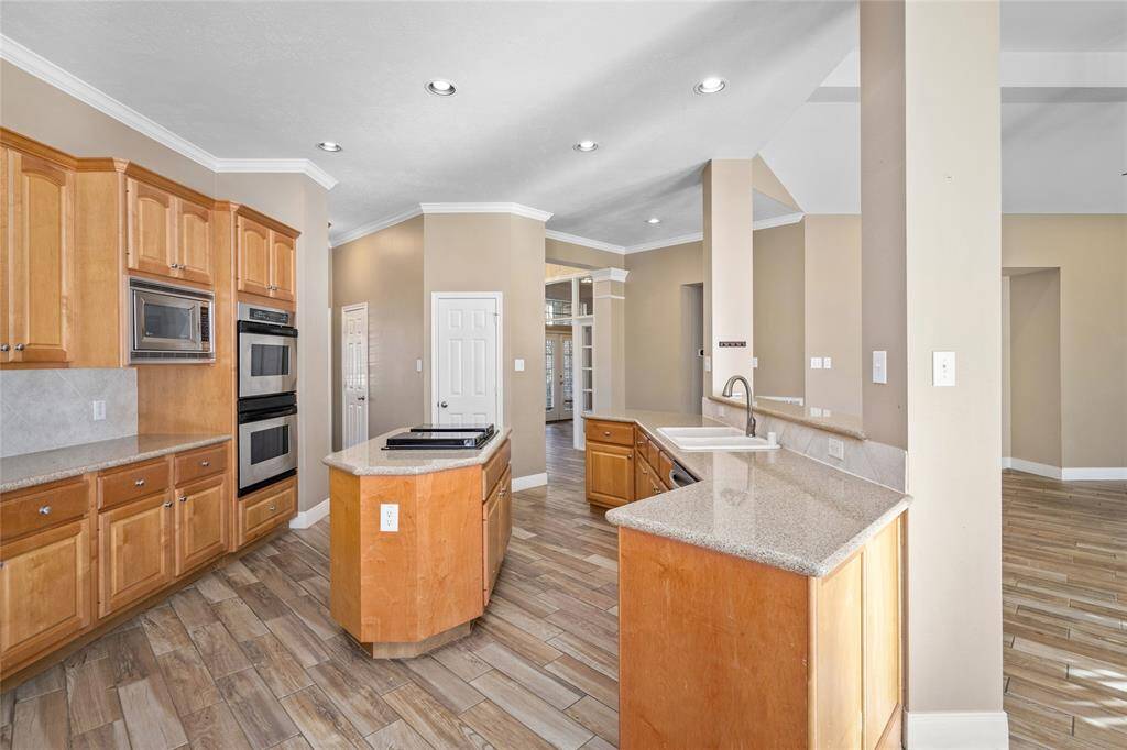 Prepare plenty of heartful meals and create lasting memories in this well-equipped kitchen, where every detail is designed to inspire culinary creativity and family gatherings.