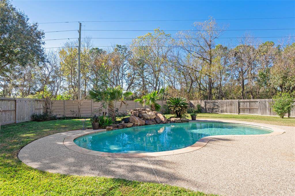 Imagine coming home to this! This home for lease offers the perfect blend of comfort and style, making it the ideal space for you and your family. With spacious living areas, modern amenities, and a welcoming atmosphere, it’s ready to be your next home sweet home