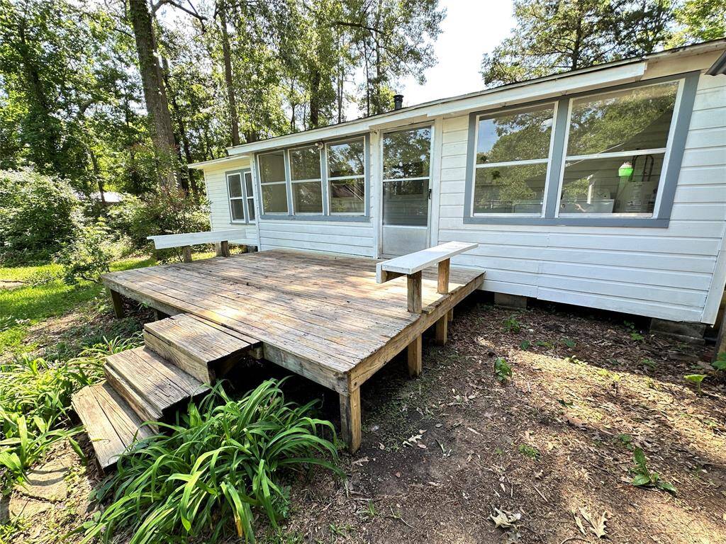 Back Deck – Overlooks Yard with Room to Roam