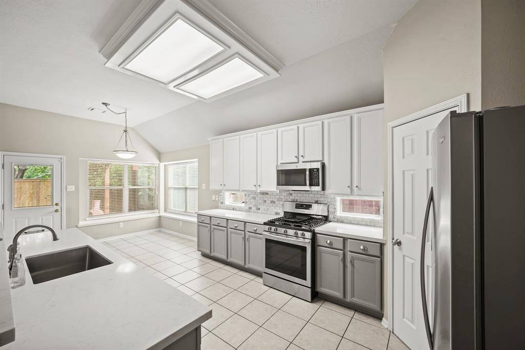 Light and bright kitchen
