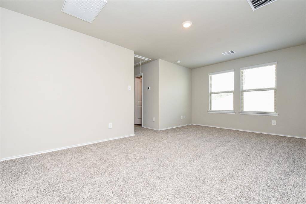 Huge game room in second floor