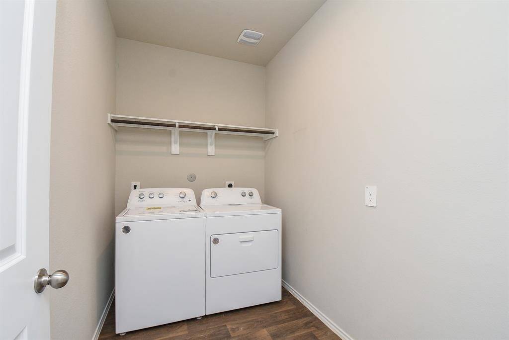 washer & dryer included