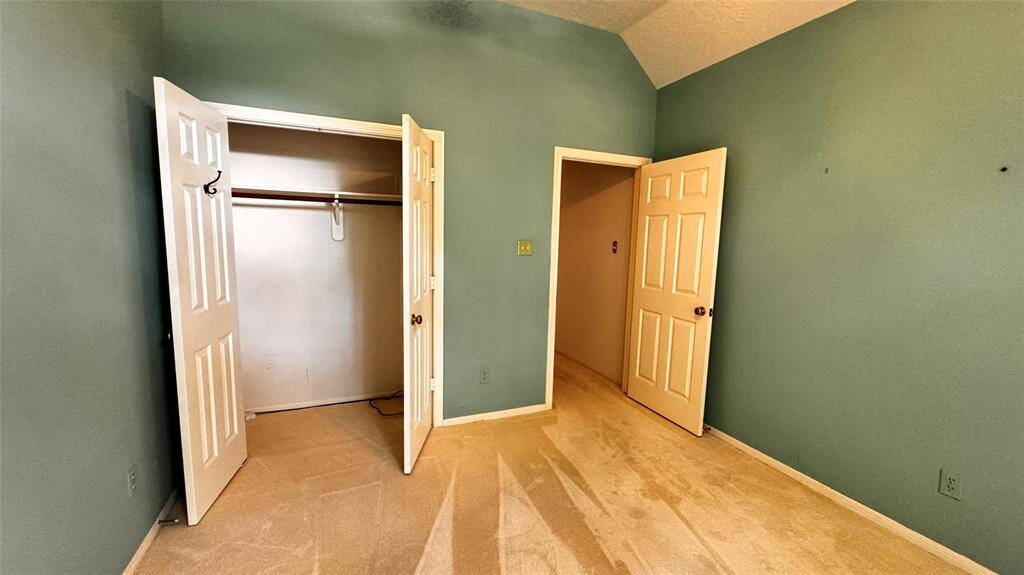 second bedroom with closet