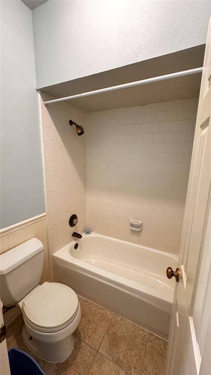 second bathroom tub and shower combo