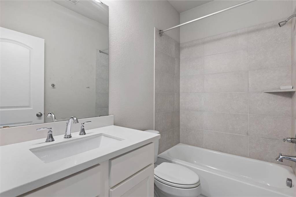 upstairs guest bathroom