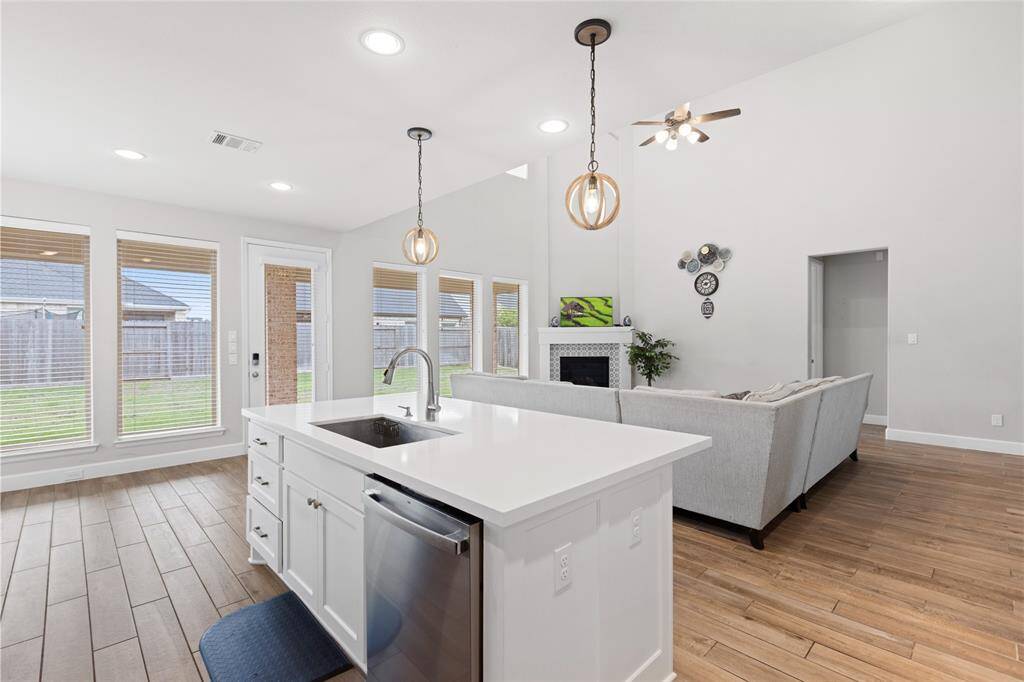 Kitchen/ Living
