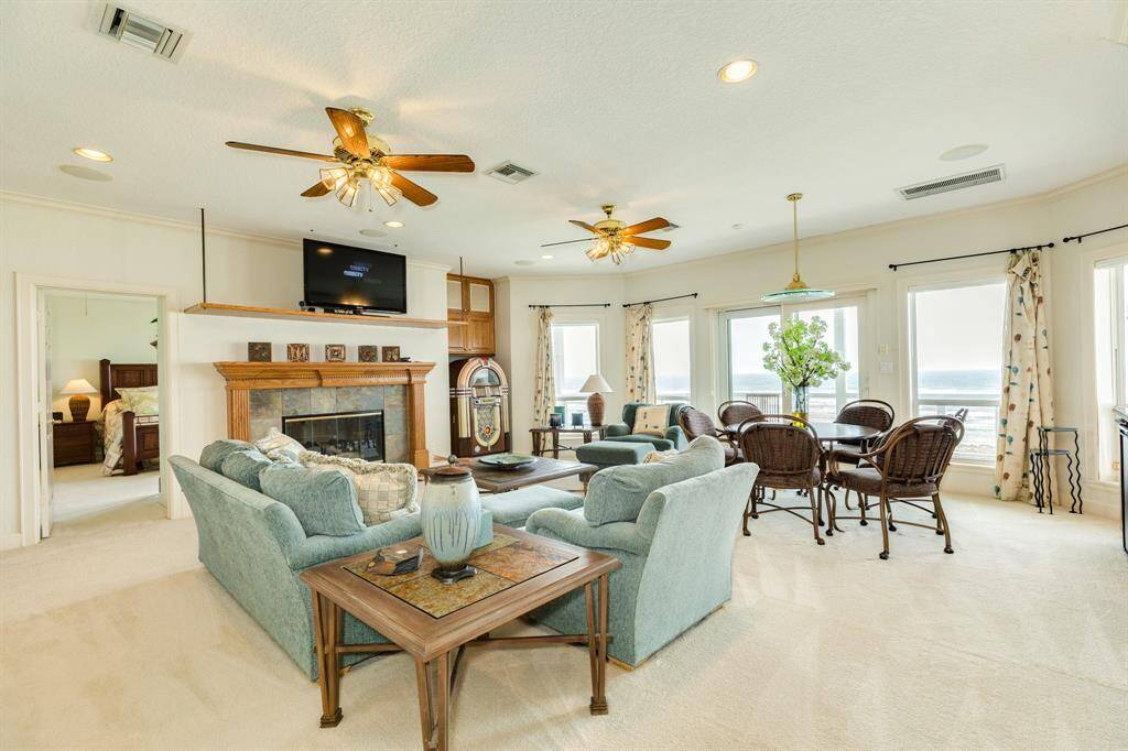 Ideal room for movie night, poker or mahjong games, or just planning your next beach day!