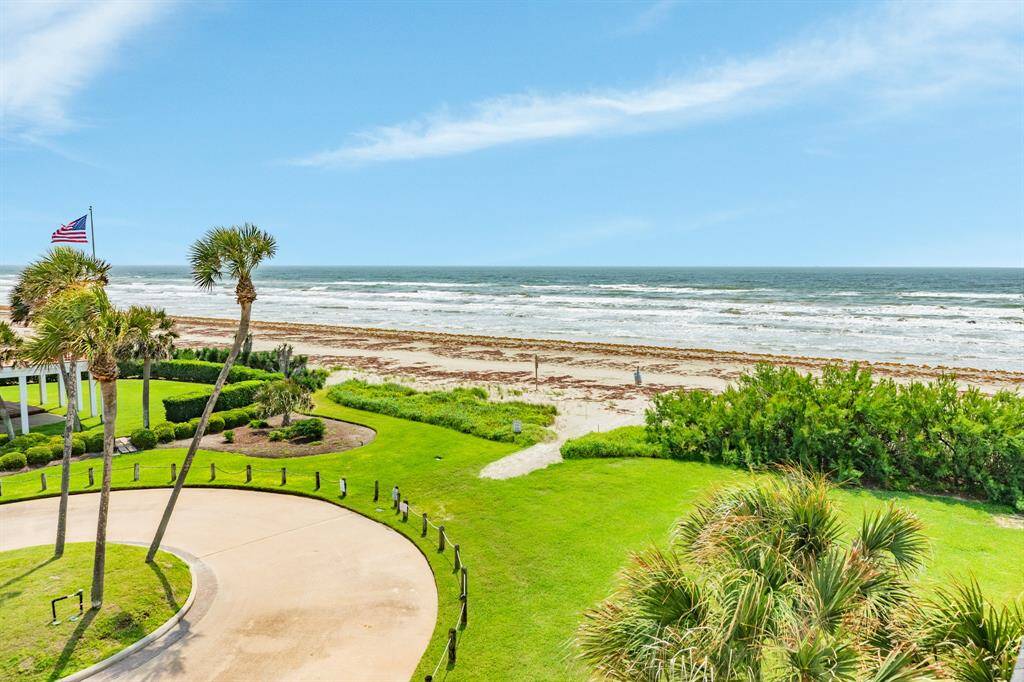 The Gulf and beach are steps away.