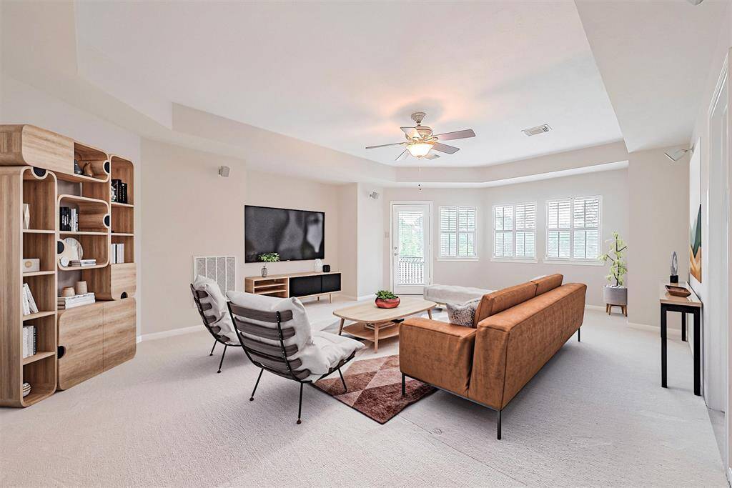 This Family area located on the second floor, can offers plenty of enjoyable moments like family gatherings, movie nights, game days and more.Virtual staging,