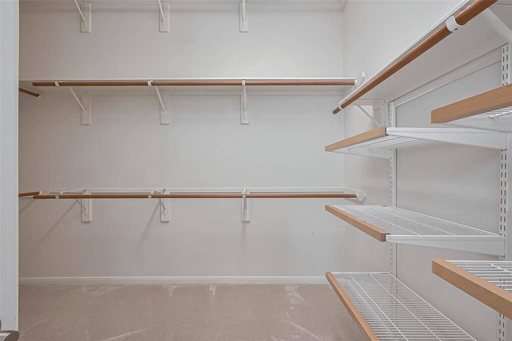 Spacious walking closet, making it the perfect solution for organizing and accommodating all your belongings.