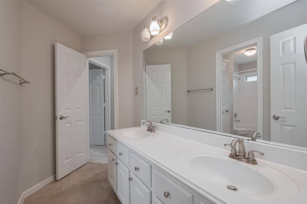 This doble sinks vanity bathroom is perfect to be share as it is spacious and have cabinets space for storage.