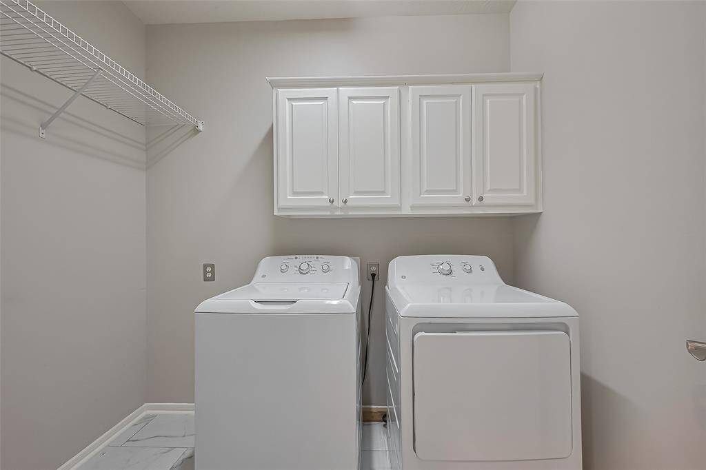 Laundry room includes washer and dryer machines!!!