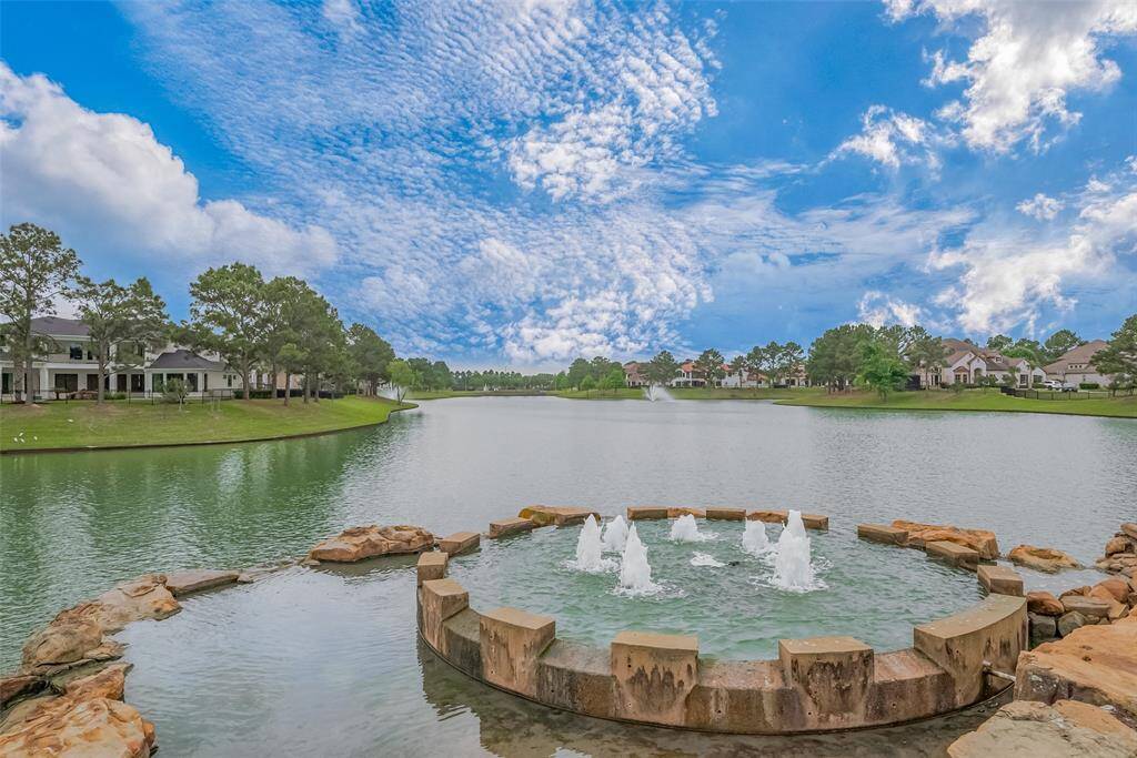 Outstanding views all over the neighborhood.