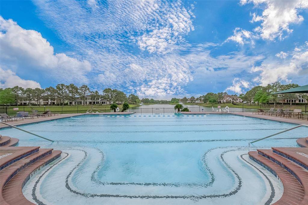This amazing lap pool and great views at the club house