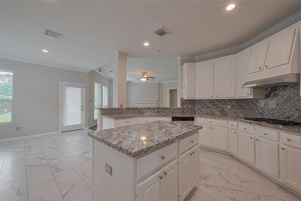 Nice kitchen open layout concept creates a seamless and modern living environment, that covers all kitchen needs.