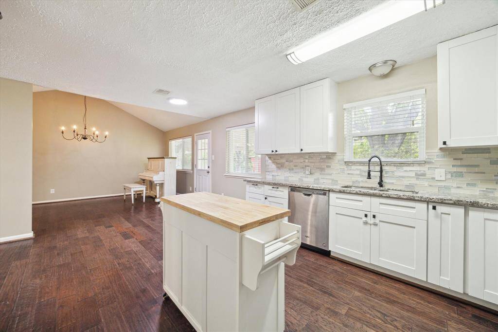 Lots of cabinet space, granite countertops