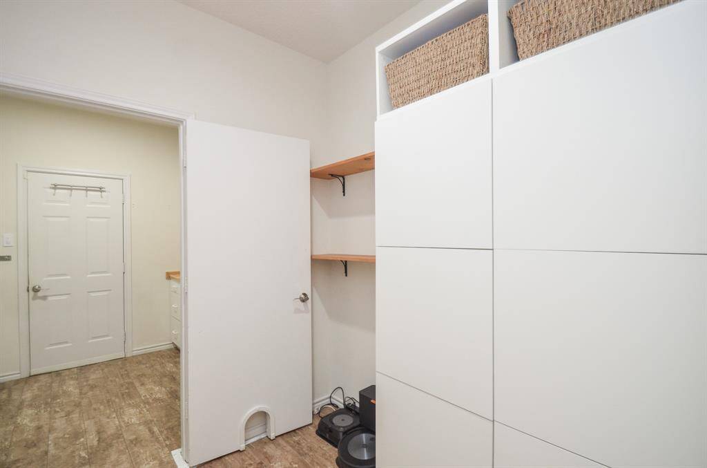 THIS IS THE MUD ROOM IN THE SAME AREA AS VANITY BATHROOM THAT LEADS TO LAUDNRY ROOM